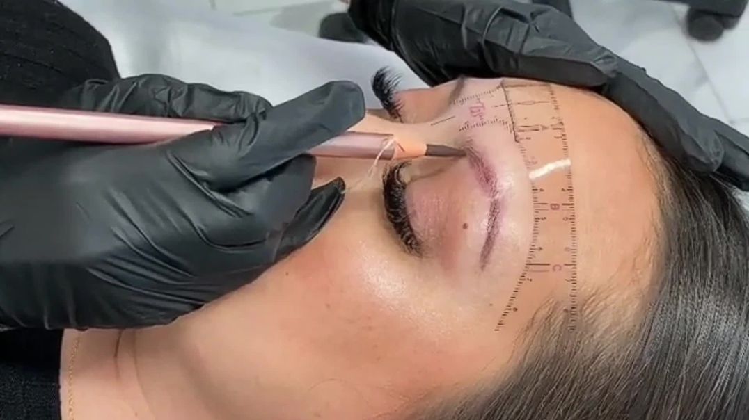 ⁣CEJAS EN POLVO DEGRADADAS-FRUNCIR EL CEÑO-Cap 80